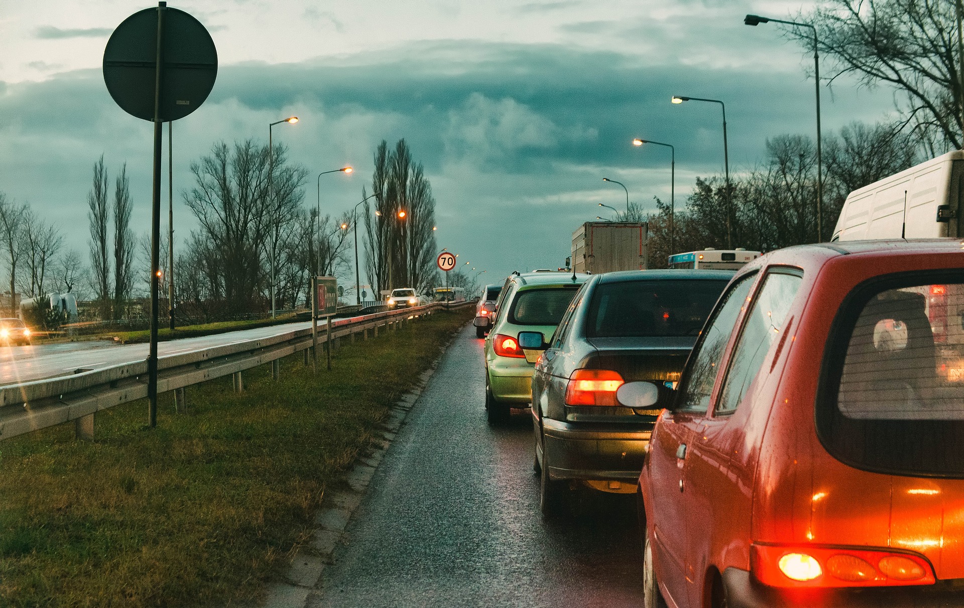 Manewr cofania: kluczowe zasady i techniki