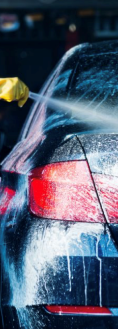 Jak najlepiej umyć auto: samodzielnie czy w myjni?