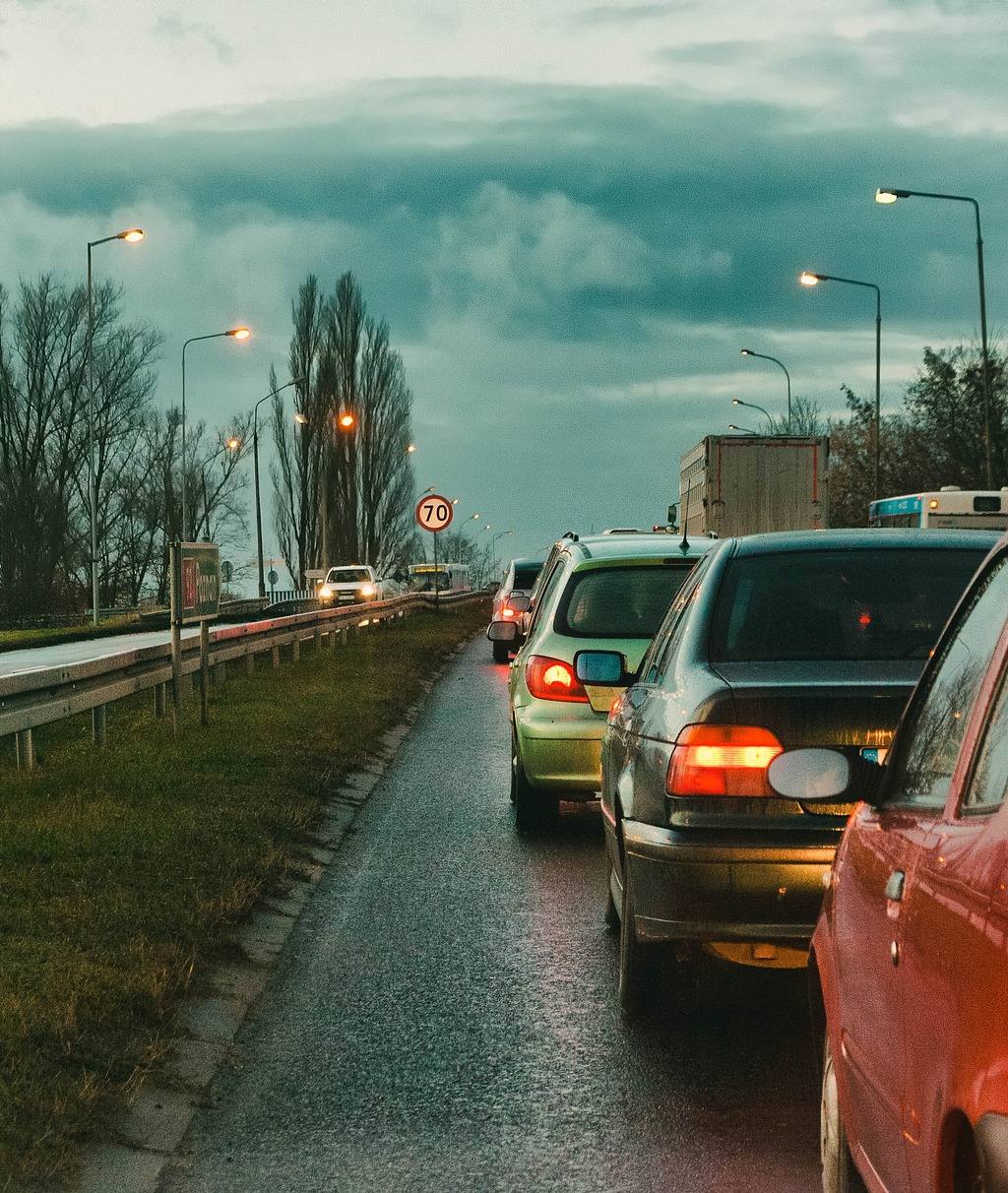 Manewr cofania: kluczowe zasady i techniki